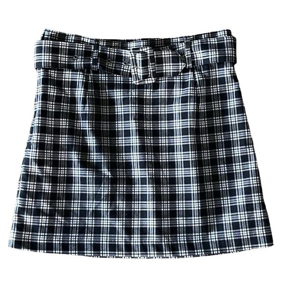 Divided by H&M Dresses & Skirts - Divided H&M skirt mini plaid black white belted schoolgirl lined preppy size 10